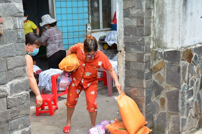 Continuing to support people in need in the Covid-19 pandemic of Hoang Phap Pagoda (series 4)